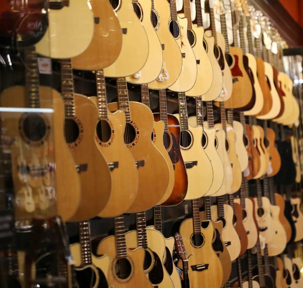 choosing your first guitar