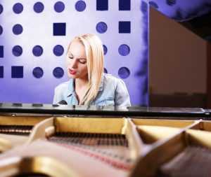 woman singing at piano