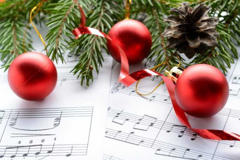 5 Easy Christmas Songs to Learn this Holiday Season