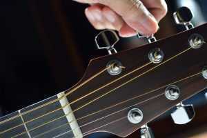 tunign guitar pegs