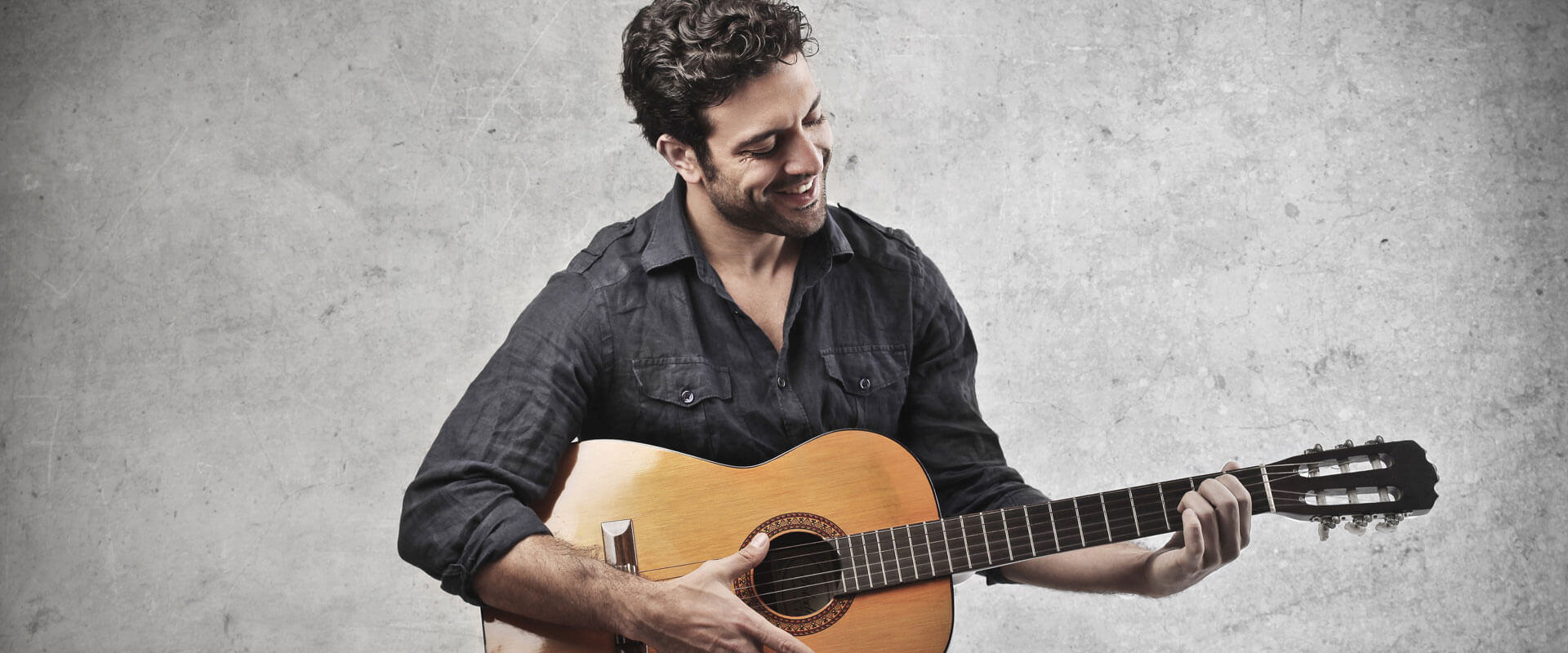 Guitar Lessons in Malmo NE - Musika Music Teachers